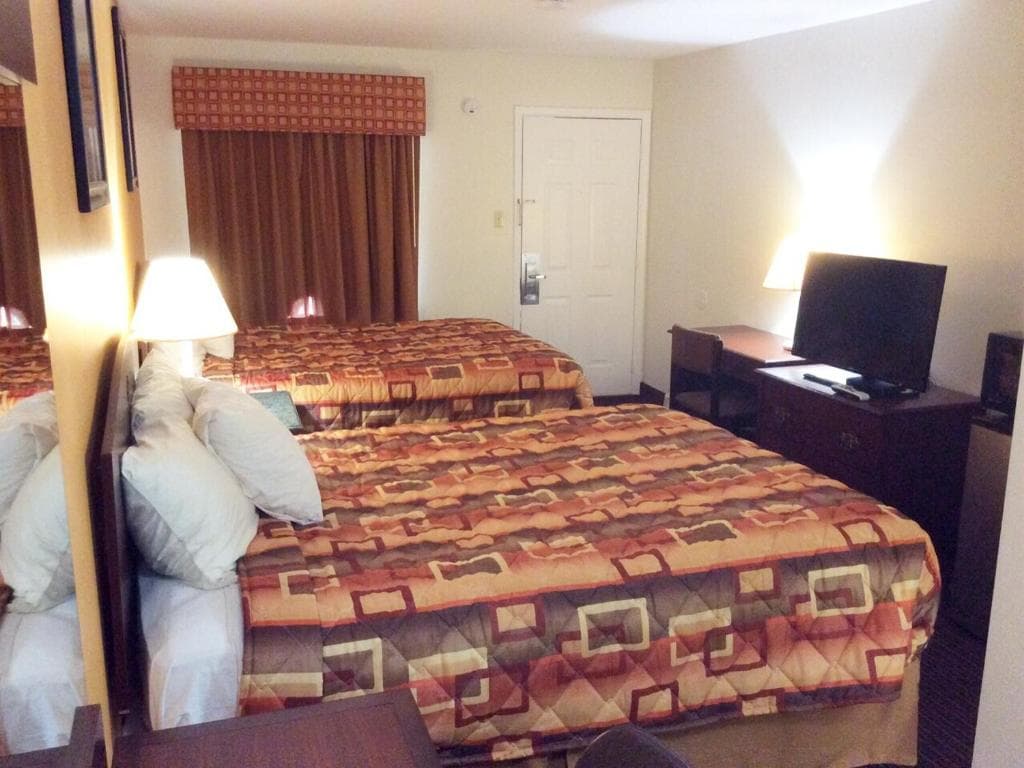 Plum Tree Inn Queen 2 Beds Smoking room